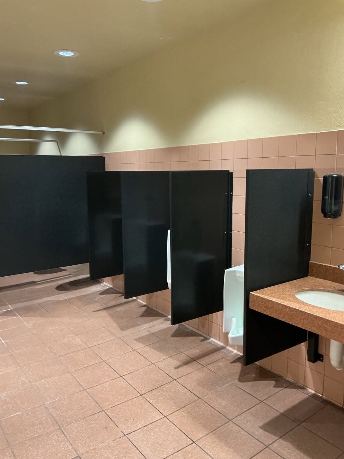 Privacy Screens & Hardware