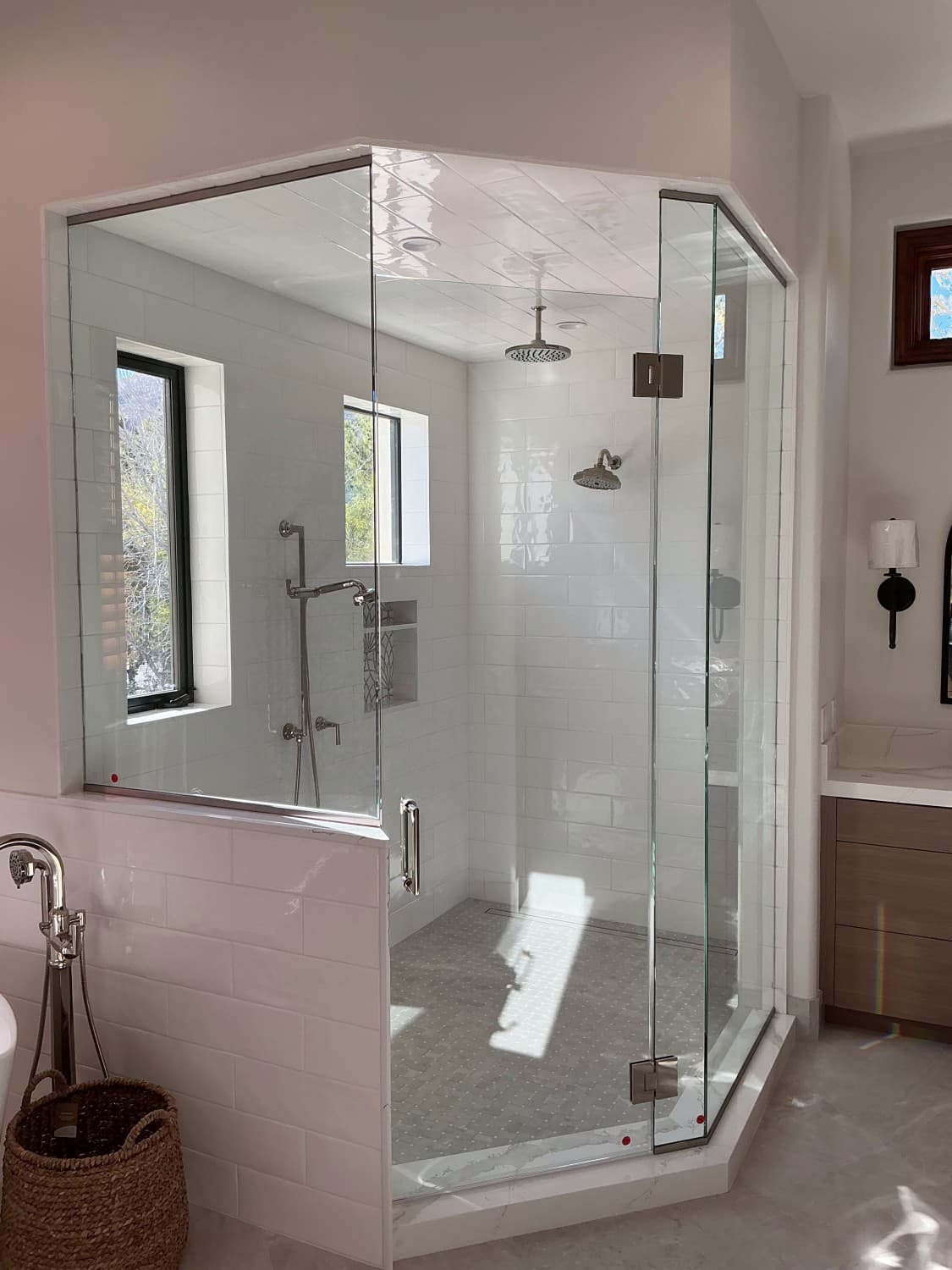 Frameless and semi-frameless shower enclosures in Laughlin